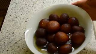 Gulab Jamun  frittierte Teigbällchen in einem Zuckersirup  Afghanische Küche [upl. by Tnahs]