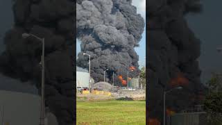 Mandatory Evacuation Order Lifted for Petroleum Refinery Fire in Louisiana [upl. by Dredi]