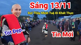 Sáng 1311 Bà Con Xếp Hàng Đợi Thầy Minh Tuệ Đi Khất Thực Ai Xem Cũng Vui Mừng Đứng Đợi Thầy [upl. by Ainival]