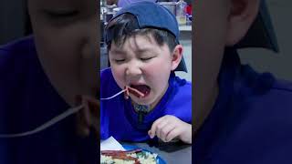 Mi niño coreano probando tacos primera vez [upl. by Rubbico]