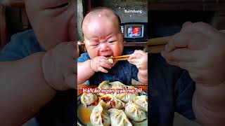 Baby eats lunch  cuối tuần được ăn há cảo ngon quá shortvideo viralvideo [upl. by Friedly894]