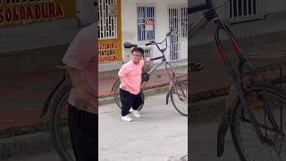 La bicicleta se creció 🤣 [upl. by Idnat]