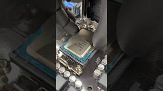 ASMR CPU installation intel i5 12400F shorts [upl. by Glogau]