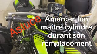 Astuce Purge maitre cylindre moto ABS [upl. by Haidabez]