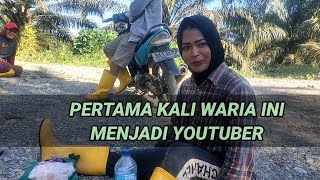 PERTAMA KALI WARIA INI MENJADI YOUTUBER  DAN KINI SUKSES MENJADI YOUTUBER [upl. by Alusru803]