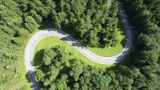 Tödlicher Motorradunfall 49Jähriger prallte bei Altmünster in einer Kehre mit Kopf gegen Baum [upl. by Dukey]