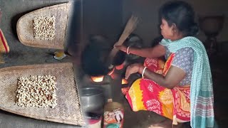 मम्मी बनाई हांडी में मकई भाजा 🍿🍿Mom Made Popcorn In Handi 🍿🍿🍿 [upl. by Cooe]