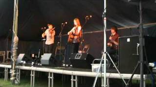 Irish Fiddle amp Mandolin  Trí playing Killarney Boys Set at Bromyard Folk Festival [upl. by Evangelin544]