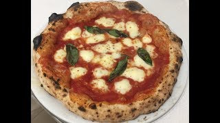 La vera Pizza Napoletana La Margherita [upl. by Mika]