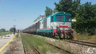 Clamoroso arrivo del treno storico Verona  Chioggia nella linea Rovigo  Chioggia stazione di Loreo [upl. by Alurd]