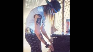 Classic Rock Clip W Axl Rose Discusses his Piano Playing RARE 1991 Interview [upl. by Clim]