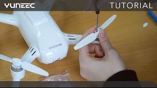 BREEZE 4K  How to install propellers  Propeller montieren [upl. by Strickland]