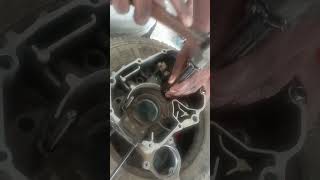 Splendor Plus ke engine se bearing kis tarah nikaalteHain 6001 bearing kis tarahnikaalte Hain video [upl. by Joe841]