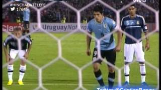 Uruguay 3 Argentina 2 Relato Sebastian Vignolo Eliminatorias Brasil 2014 Los goles 15102013 [upl. by Cami988]