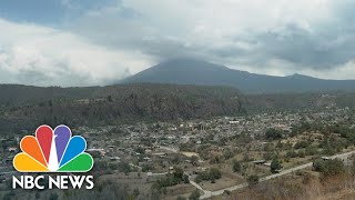 Watch Mexico’s Popocatépetl volcano spews ash gas plumes into air [upl. by Punak]