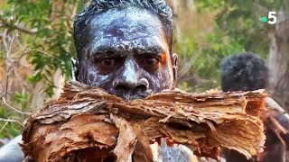 Aborigènes  la danse du crocodile fait un peu peur  ZAPPING NOMADE [upl. by Scutt423]