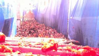 TOMATINA SPAIN 2011 INSIDE From the truck BUÑOL Valencia [upl. by Riddle]