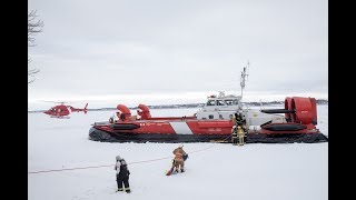 SainteAnnedelaPérade trois personnes sauvées en train de dériver sur le fleuve [upl. by Aracal44]