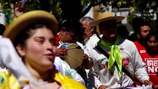 El jueves de compadres en Tarija — carnaval en Bolivia [upl. by Sayres]