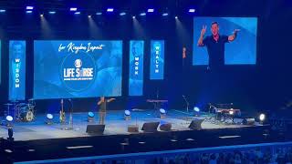 Craig Groeschel at LifeSurge Reading part 2 [upl. by Ynove800]