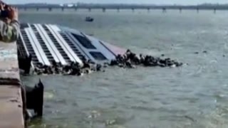 Barco com 5 mil bois naufraga no interior do Pará [upl. by Schwab202]