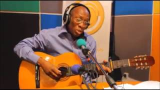 Daouda le sentimental chante mon Coeur balance avec sa guitare au Studio Mozaik [upl. by Tyra802]