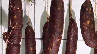 Kulen Wurst Paprika Wurst Kroatische Delikatesse vom Backmetz [upl. by Trilbie414]