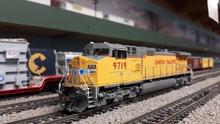 Athearn Genesis 20 Dash944CW HO Scale Review [upl. by Dranoc]