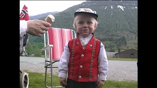 Fra gamle dager 17 mai Nasjonaldag 2000 i Måndalen Voll Rauma video benamphanny [upl. by Coumas336]