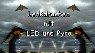 Lenkdrachen mit LEDs und Pyrotechnik in der Nacht [upl. by Ettenel18]