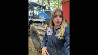 IRIS AGRICULTRICE AVEC UN TRACTEUR NEW HOLLAND  agricultrice machinesagricoles farming [upl. by Yelserp755]