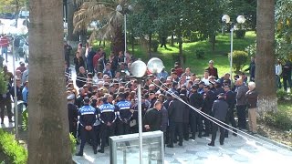 Report TV  Protesta në Fier banorët kundër ndërtimit të landfillit të mbetjeve [upl. by Yelhsa]