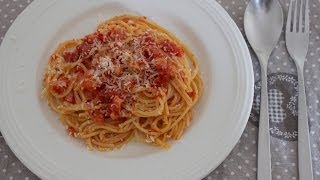 Pasta ricetta Spaghetti al sugo con pancetta e peperoncino per due [upl. by Sorrows521]