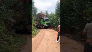 This truck driver had a narrow escape 😱 shorts [upl. by Anilemrac]