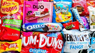 Oreo birthday party Dum Dums lollipops Hersheys cookie dough Fangs Bazooka Splashz Kit kat nestle [upl. by Ekusuy390]