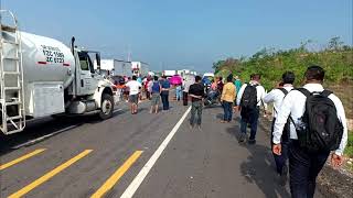 FLORENCIO VILLARREAL GRO BLOQUEOS EN LA VÍA FEDERAL 200 EN CHAUTENGO CUAUTEPEC Y COPALACENSO [upl. by Hollie]