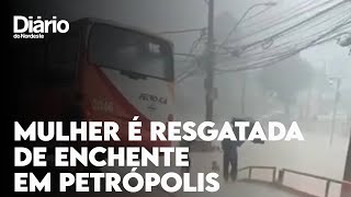 Em Petrópolis mulher é resgatada com vida ao ser levada por enchente [upl. by Dubenko]