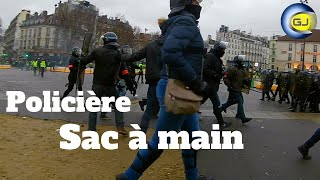 Une policière avec son sac à main Gilets Jaunes Paris place de la Bastille 26 janvier acte 11 [upl. by Ferriter447]