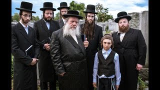 Menashe 2017 Trailer OmU [upl. by Gerkman]