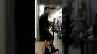 UN CHILENO EN EL METRO CANTANDO POR SU PAÍS [upl. by Meerek]