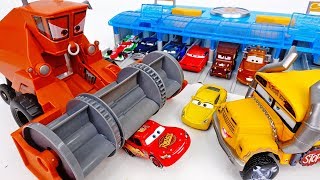 Frank Crash amp Repair Disney Cars Toys Stop Motion Animation  Ladybird TV [upl. by Chapel470]