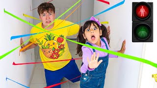 Ellie amp Andrea Silly String and Water Balloon Red Light Green Light Challenge [upl. by Onitnas]