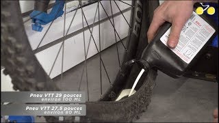 Tuto vélo  Monter un pneu tubeless  Materielvelocom [upl. by Isteb]