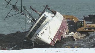 Groups work together to remove fishing vessel from Cape Elizabeth shore [upl. by Odysseus198]