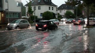 Dinslaken NRW über 100 Feuerwehreinsätze nach Hitzegewitter Bahnstrecke Einsturzgefahr gesperrt [upl. by Ion]