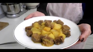 SPEZZATINO CON PATATE  Le ricette di Zia Franca [upl. by Licko]