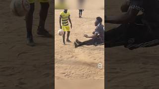 dribbles futebol foryou dribblesfootball skills soccerstreet fifastreet streetfootball [upl. by Ahsat965]