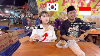 Famous Indonesian 🇮🇩 youtuber teach me how to eat Indonesian Food [upl. by Aneela]