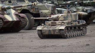 RC Tanks Panzer Tiger Leopard Sherman Panther ♦ Erlebniswelt Modellbau Erfurt 2016 Modellbaumesse [upl. by Tristan]