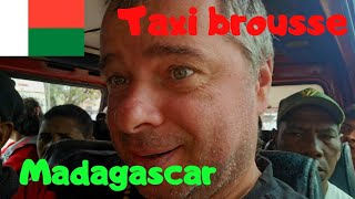 Cu Boschet Taxiquot Taxi Brousse în Madagascar Am plecat în sălbaticia insulei sa caut Lemurienii [upl. by Trisa381]